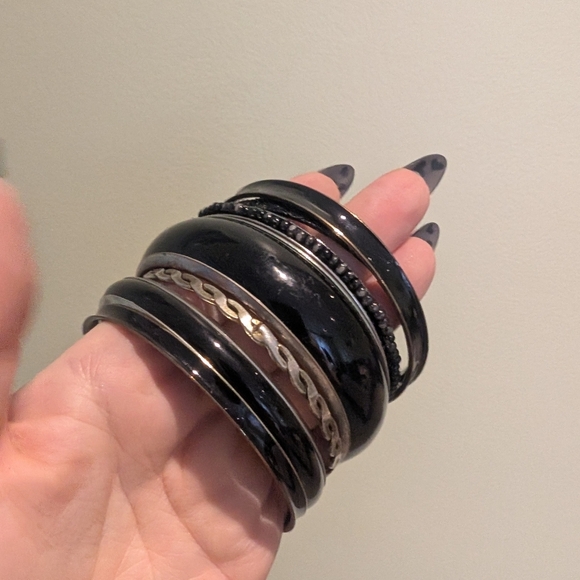 Elegant Black and Silver Bangle Set - Picture 2 of 6